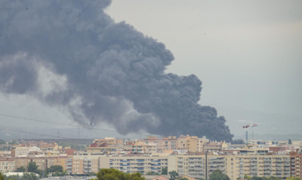 Polígon Can Roqueta tancat per incendi